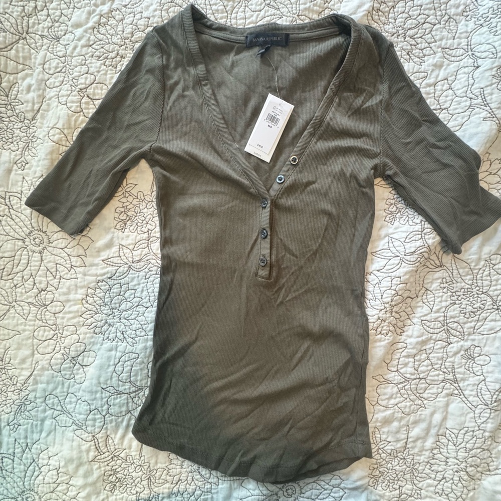 Banana Republic Button-Up Ribbed Shirt